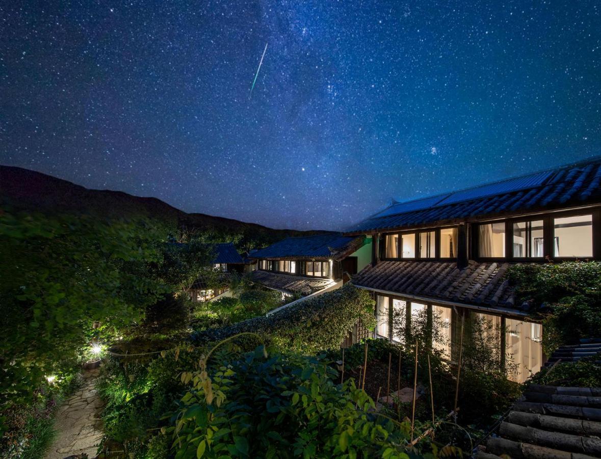 The Bivou Lijiang Hotell Lijiang  Exteriör bild